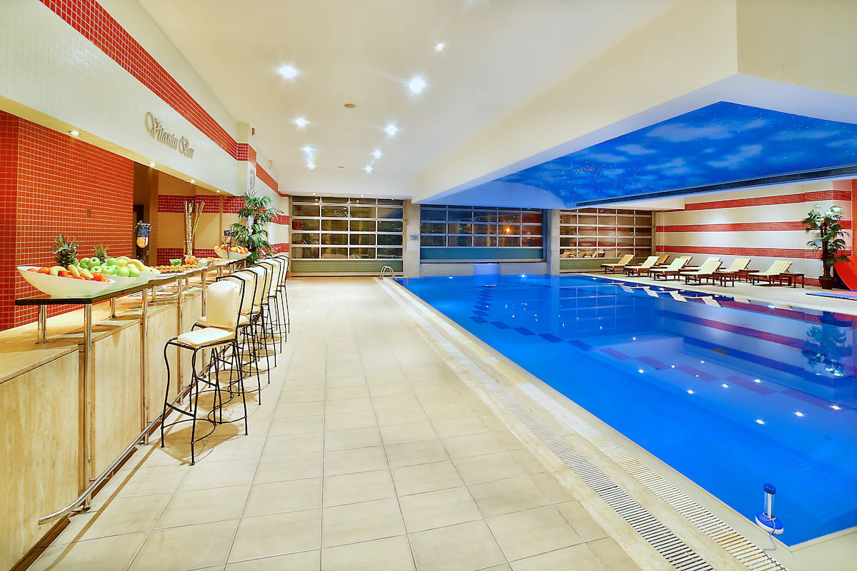 استخر هتل گرند جواهر استانبول